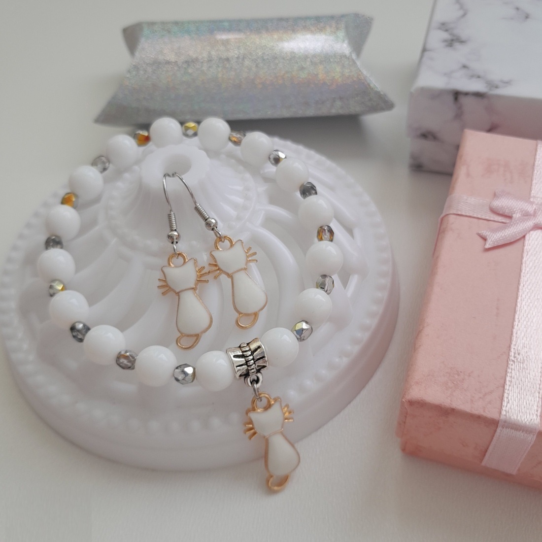 Set de bijuterii Kitten - brățară, cercei - - Artynos.ro Set de bijuterii Kitten - brățară, cercei - - Artynos.ro