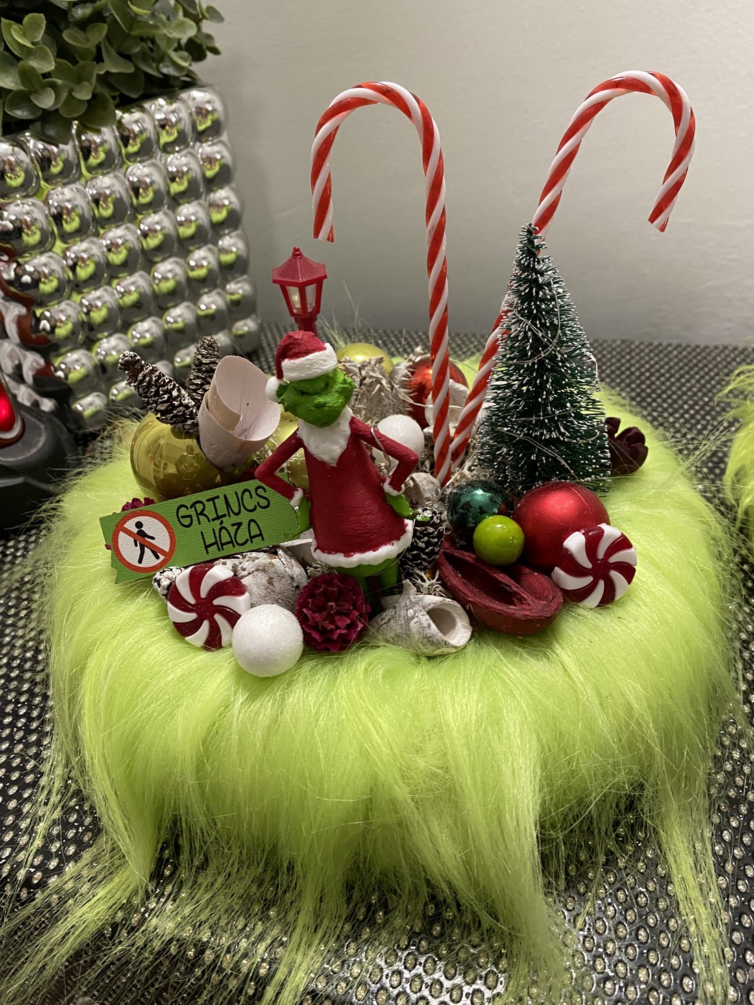 Grinch Crăciun decorare de masă - - Artynos.ro Grinch Crăciun decorare de masă - - Artynos.ro