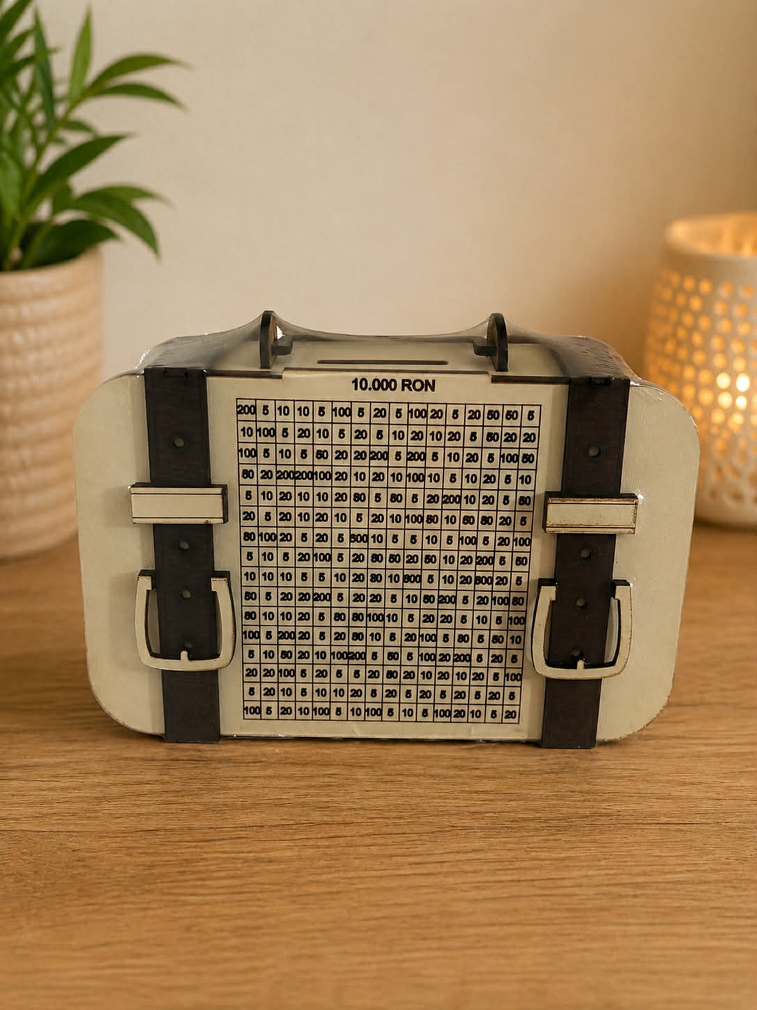 Cutie economii din lemn Valiză � provocare 10.000 RON - casă & stil de viață - decorațiuni de casă - decorațiuni de masă și rafturi - pușculițe - Artynos.ro