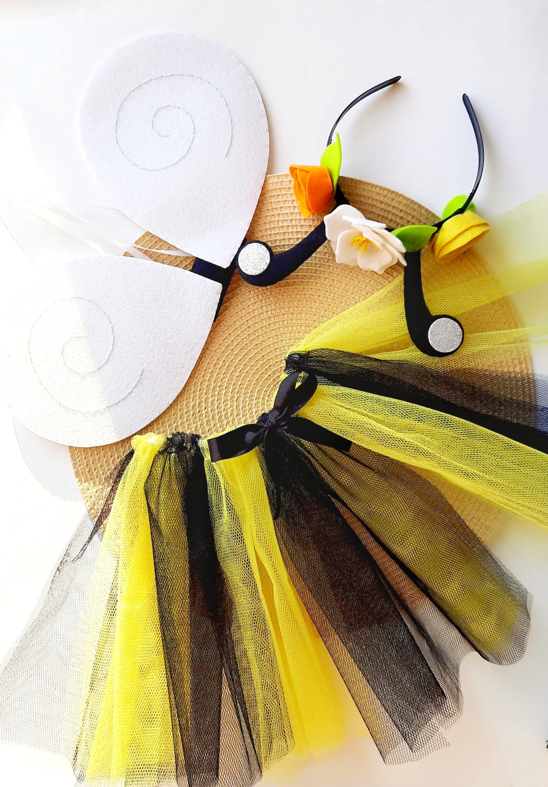 Bee-maiden cu aripi și fustă costum de carnaval - îmbrăcăminte și modă - costume și măști de carnaval - costume - Artynos.ro Bee-maiden cu aripi și fustă costum de carnaval - îmbrăcăminte și modă - costume și măști de carnaval - costume - Artynos.ro