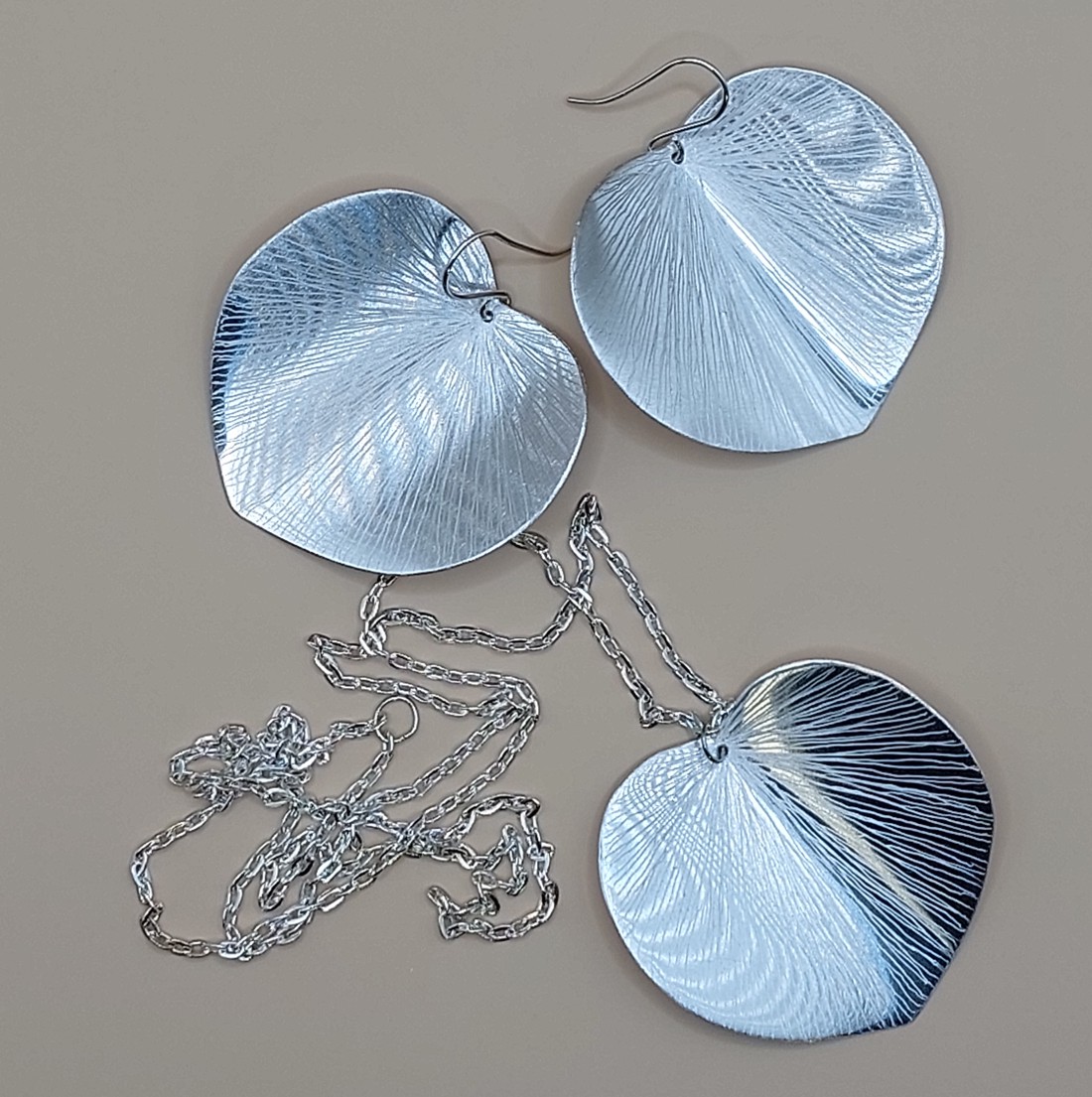 SZIROM din aluminiu cutată - bijuterii - seturi de bijuterii - Artynos.ro  SZIROM din aluminiu cutată - bijuterii - seturi de bijuterii - Artynos.ro