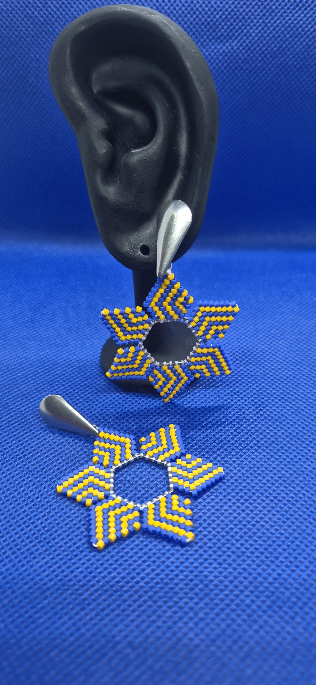Cercei hexagon Arlechino - bijuterii - cercei - cercei agățați - Artynos.ro Cercei hexagon Arlechino - bijuterii - cercei - cercei agățați - Artynos.ro