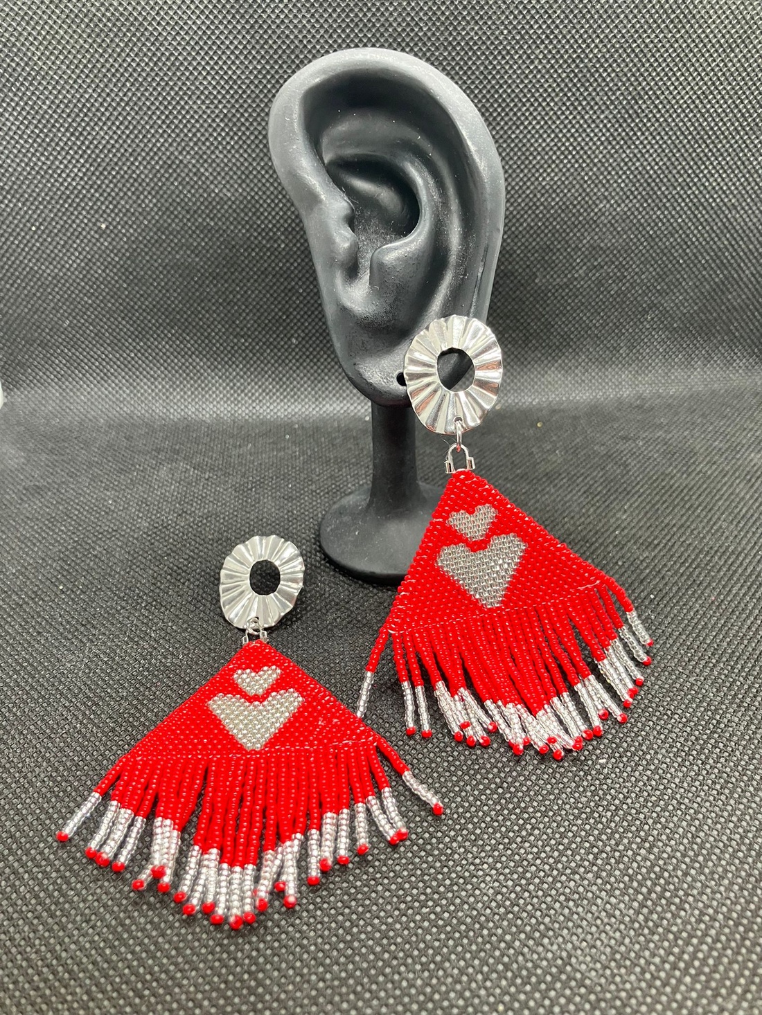 Cercei inima rosii - bijuterii - cercei - cercei din mărgele - Artynos.ro