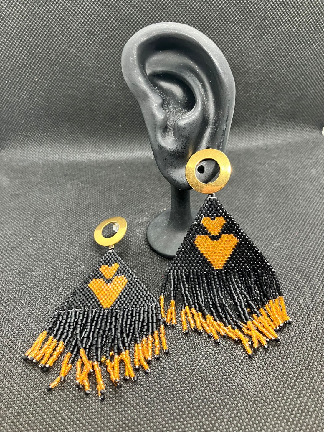 Cercei inima negri - bijuterii - cercei - cercei din mărgele - Artynos.ro