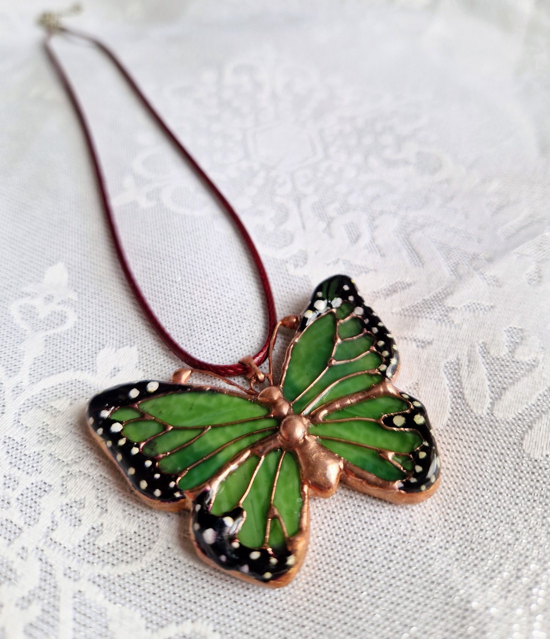 Pandantiv 2 în 1 cu două fețe, albastru-verde, cu fleur-de-lis regal - - Artynos.ro Pandantiv 2 în 1 cu două fețe, albastru-verde, cu fleur-de-lis regal - - Artynos.ro