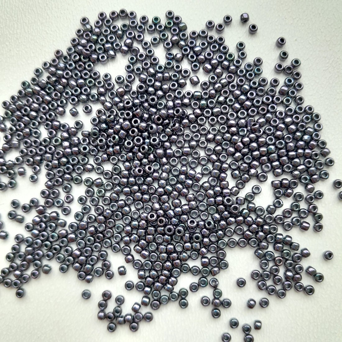 Toho Round Mantis Pearl - Dimensiune 11/0 - 10 grame / pachet - Metalic - Ametist Gun Metal - - Artynos.ro Toho Round Mantis Pearl - Dimensiune 11/0 - 10 grame / pachet - Metalic - Ametist Gun Metal - - Artynos.ro