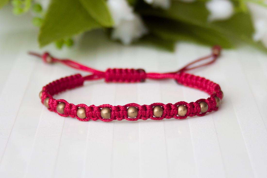 Brățară macramé împletită - Beads burgundy -  - Artynos.ro
