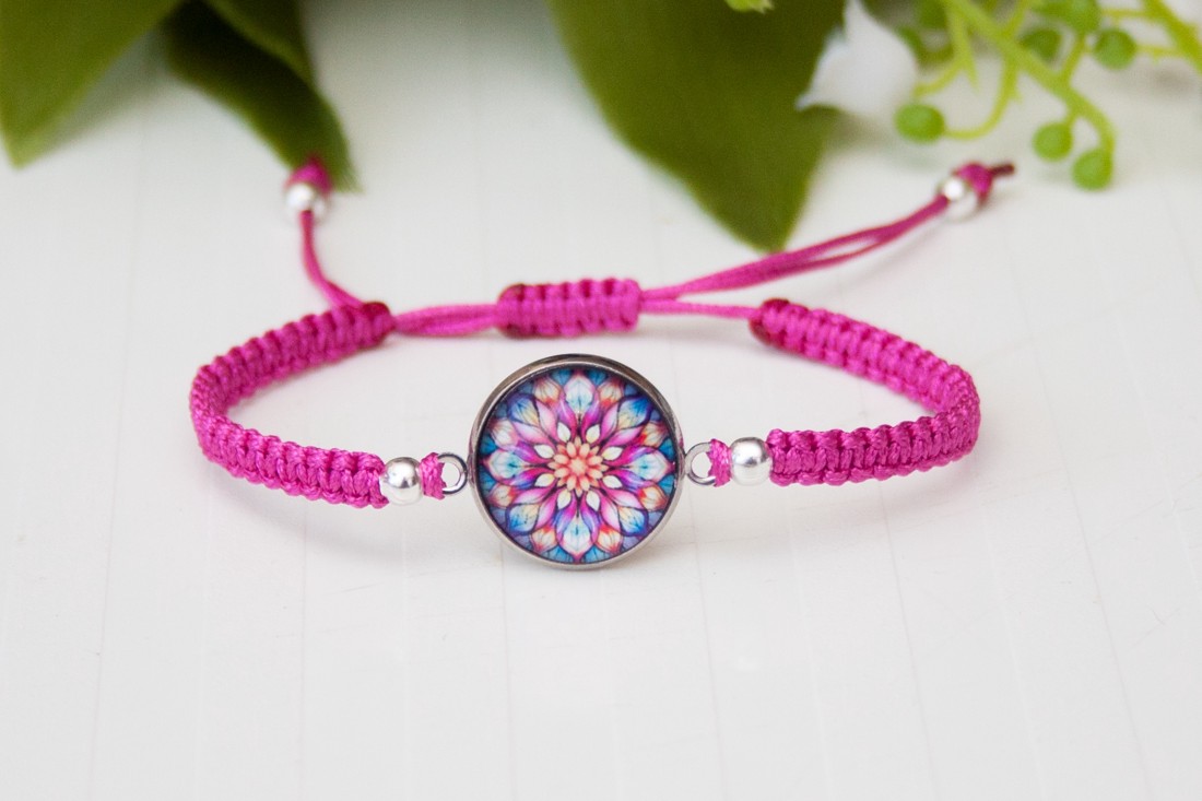 Brățară macramé împletită - Mandala magenta roz -  - Artynos.ro