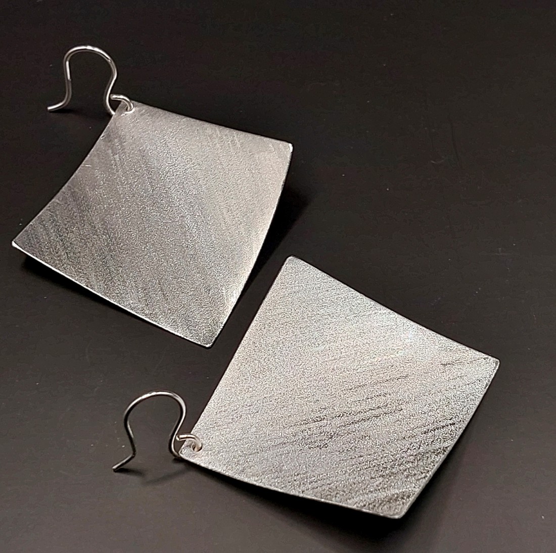 Cercei curbați din aluminiu -  - Artynos.ro Cercei curbați din aluminiu -  - Artynos.ro