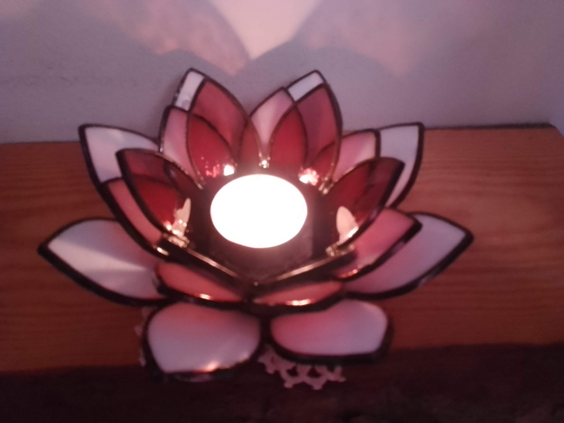 Suport pentru lumânare Tiffany în formă de floare de LOTUS, cadou spiritual. - casă & stil de viață - lumânări, parfumuri, arome - suport lumânări - Artynos.ro Suport pentru lumânare Tiffany în formă de floare de LOTUS, cadou spiritual. - casă & stil de viață - lumânări, parfumuri, arome - suport lumânări - Artynos.ro