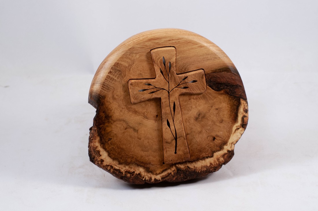 Cruce modelată, decorațiuni de perete cu cruce din lemn - - Artynos.ro Cruce modelată, decorațiuni de perete cu cruce din lemn - - Artynos.ro