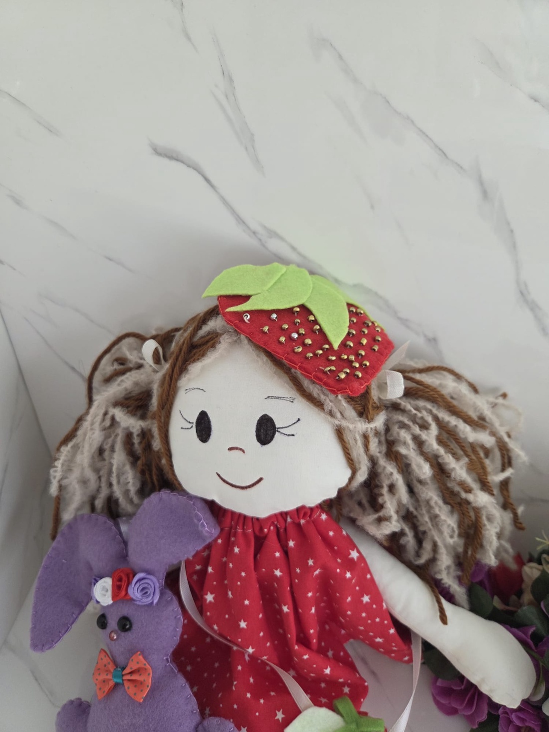 Papusa Mara - Capsunica din Colectia Gradina de vara - jucării și echipamente pentru copii - jucării și accesorii pentru copii - păpuși de joacă - Artynos.ro
