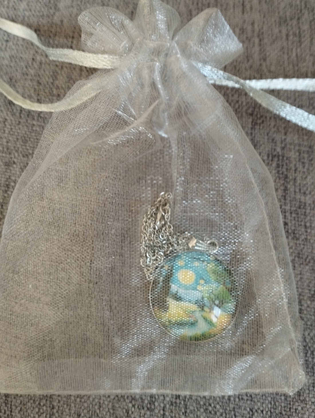 Colier din oțel medical cu lentile din sticlă și motiv Van Gogh - - Artynos.ro Colier din oțel medical cu lentile din sticlă și motiv Van Gogh - - Artynos.ro