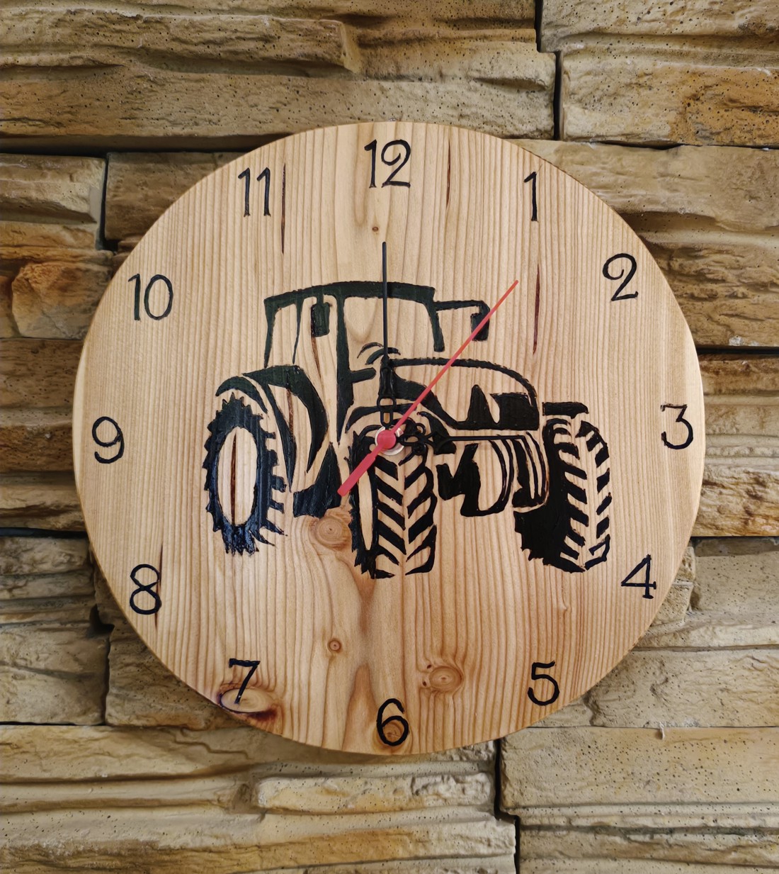 Ceas de perete din lemn cu tractor -  - Artynos.ro