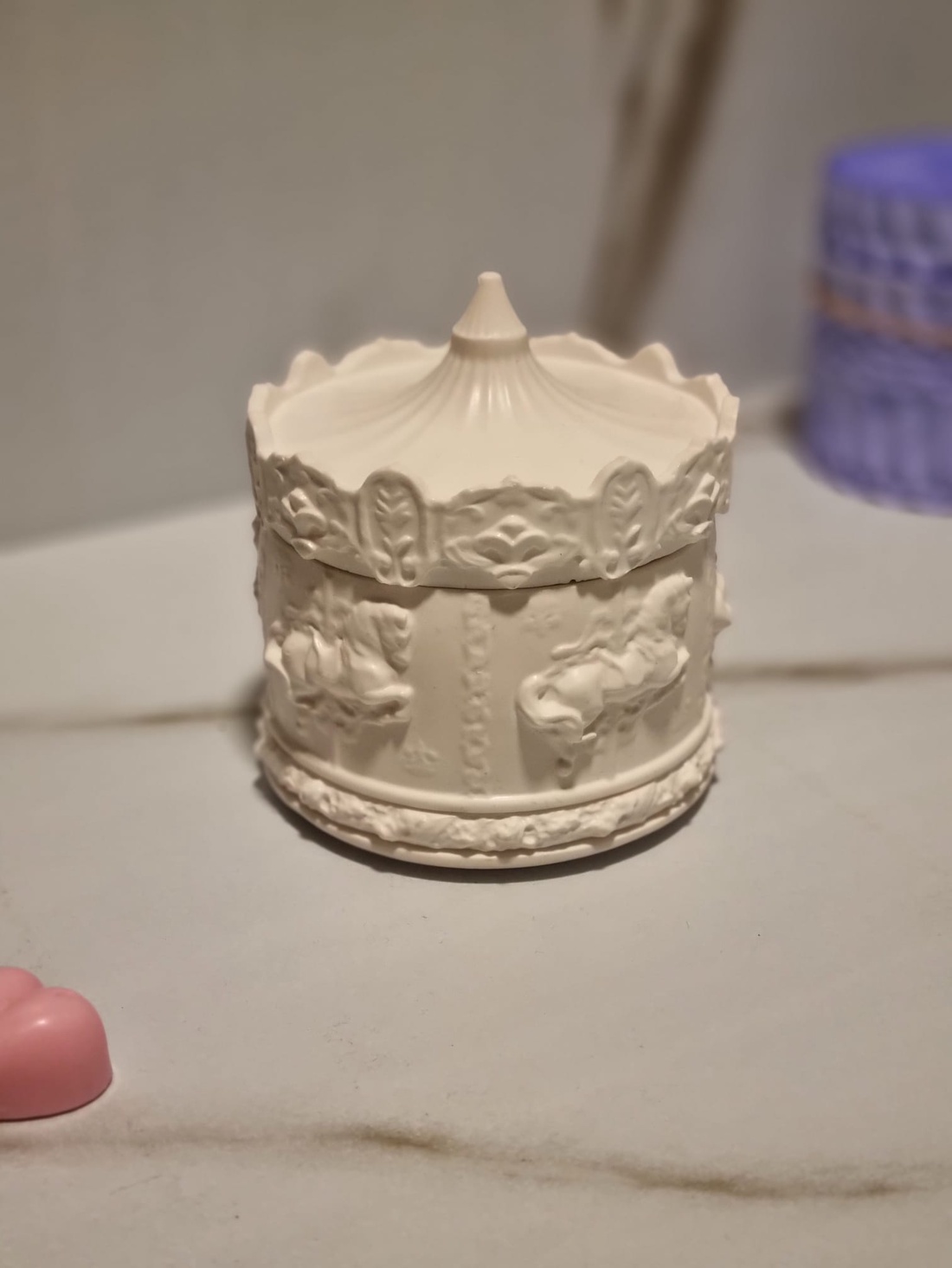 Cutie Ceramică Magic Carousel  Organizator Bijuterii sau Recipient Lumânare, Handmade Alb - casă & stil de viață - decorațiuni de casă - decorațiuni de masă și rafturi - cutii de decor - Artynos.ro