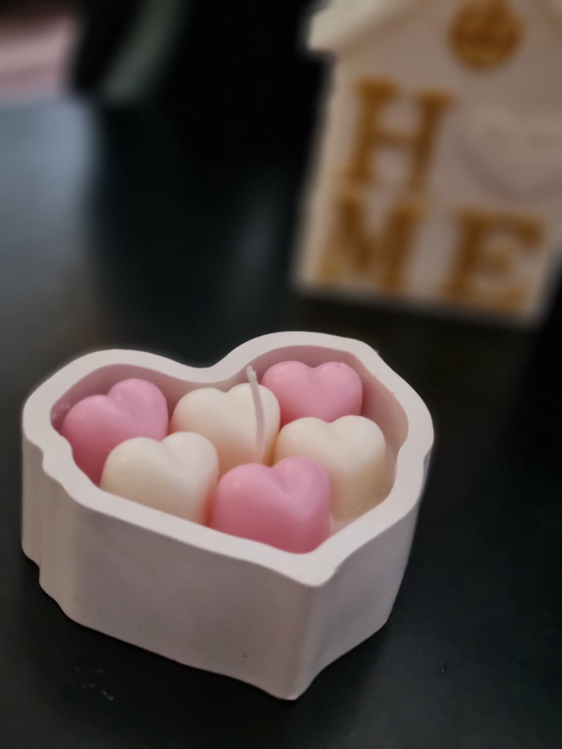 Lumânare decorativă în formă de inimă cu inimioare, creație originală - casă & stil de viață - lumânări, parfumuri, arome - lumânări artizanale - Artynos.ro