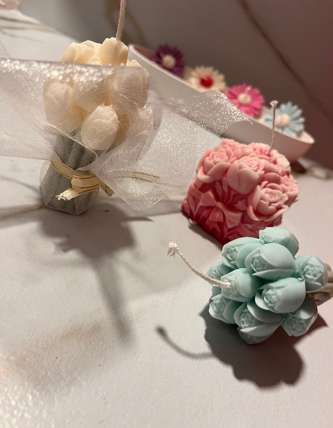 Mărțișor Buchet de Lalele Detaliat  Lumânare Artizanală din Ceară de Soia - bijuterii - mărțișor - Artynos.ro