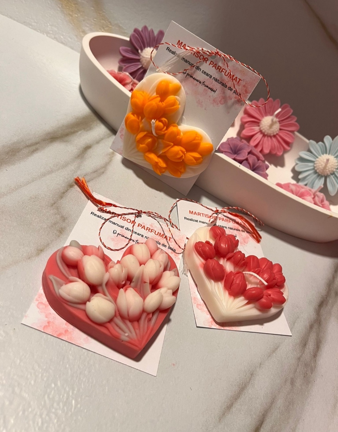 Mărțișor Inimă cu Lalele  Lumânare Parfumată din Ceară de Soia - bijuterii - mărțișor - Artynos.ro