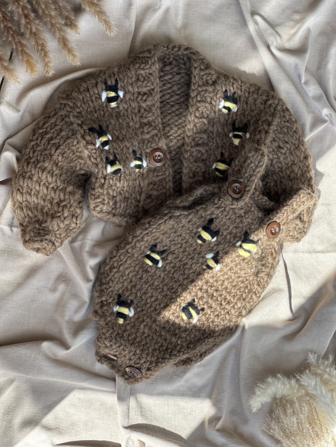 Set Pulover si Body Baby Bee Maro - îmbrăcăminte și modă - haine bebeluși și copii - pulover și cardigan copii - Artynos.ro