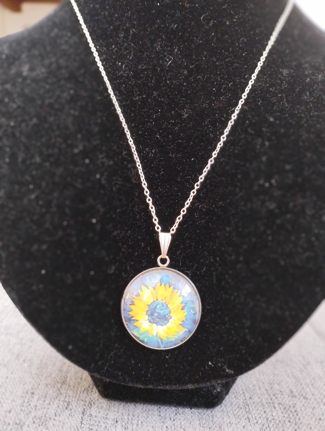 Colier din oțel medical cu lentile din sticlă și motiv Van Gogh - - Artynos.ro Colier din oțel medical cu lentile din sticlă și motiv Van Gogh - - Artynos.ro