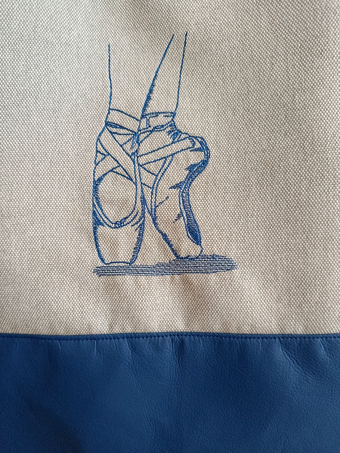 Geantă brodată pentru pantofi de balet - geantă și husă - geantă pentru cumpărături - geantă shopper, geantă tote, geantă textilă - Artynos.ro Geantă brodată pentru pantofi de balet - geantă și husă - geantă pentru cumpărături - geantă shopper, geantă tote, geantă textilă - Artynos.ro