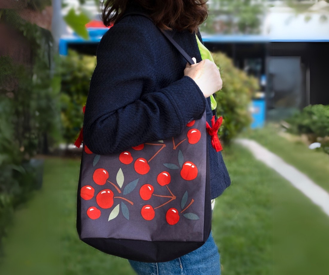 Geantă de vară Cherry canvas cu căptușeală roșie - - Artynos.ro Geantă de vară Cherry canvas cu căptușeală roșie - - Artynos.ro