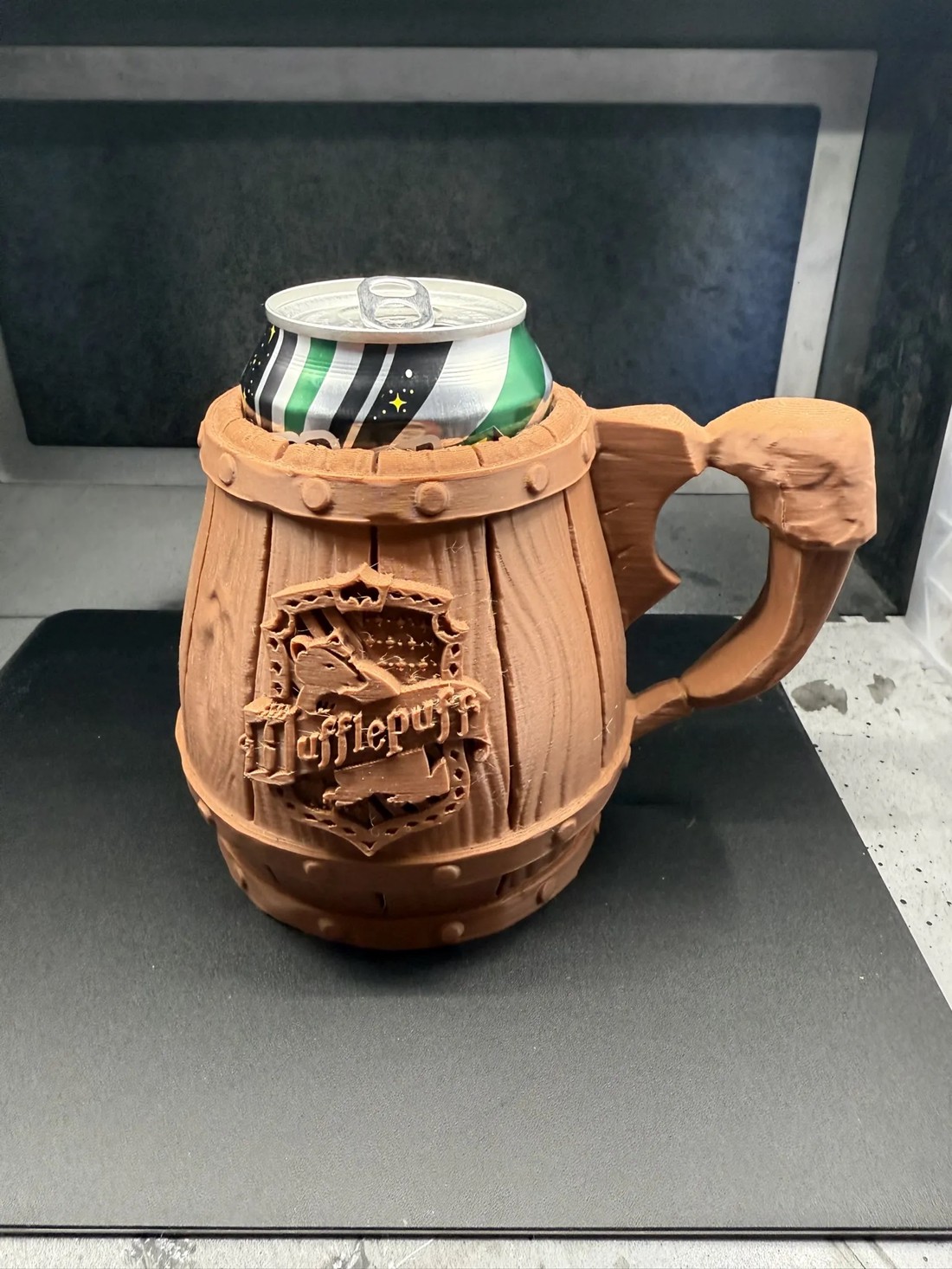 Harry Potter Hufflepuff House Tankard (suport pentru 0,5 pahare) - - Artynos.ro Harry Potter Hufflepuff House Tankard (suport pentru 0,5 pahare) - - Artynos.ro
