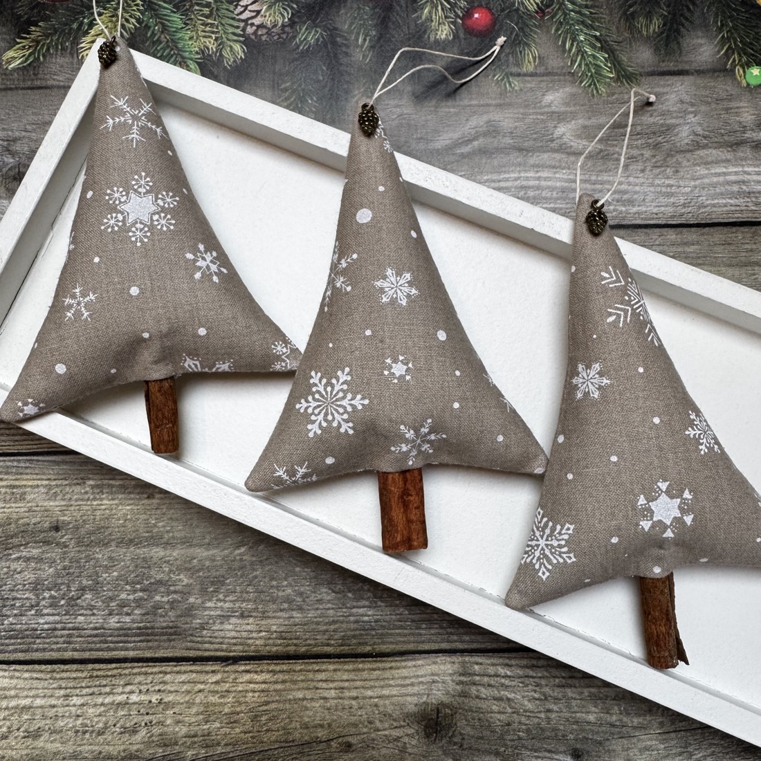 Pom de pin ornament de Crăciun cu bețe de scorțișoară / set de 3/ -  - Artynos.ro