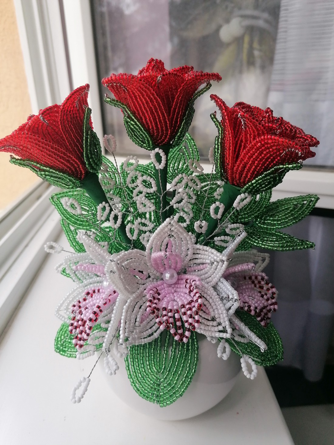 Trandafir de perle cu orhidee - casă & stil de viață - accesorii pentru decorat casa - suport de flori - buchete de flori - Artynos.ro