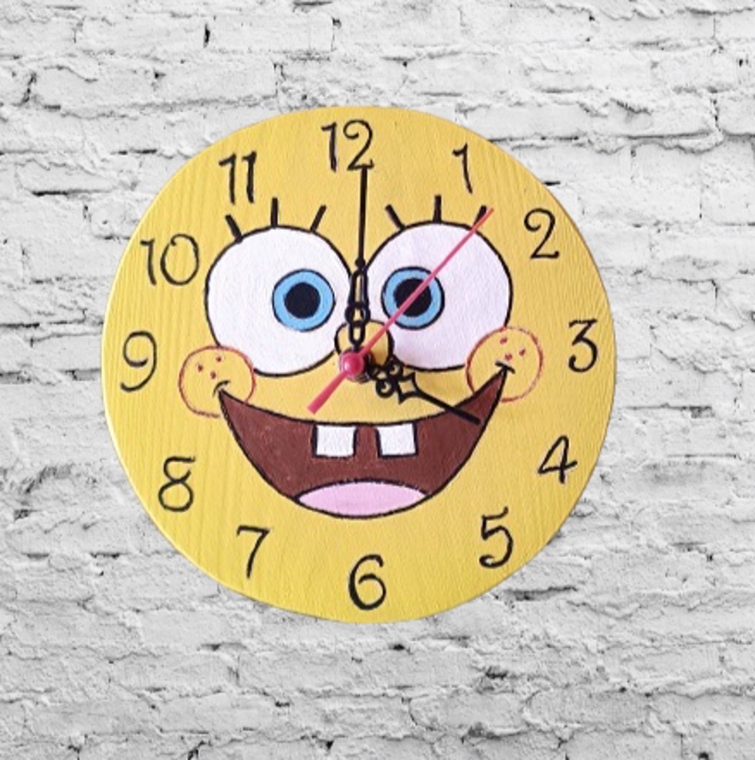 Ceas de perete din lemn Spongebob - - Artynos.ro Ceas de perete din lemn Spongebob - - Artynos.ro