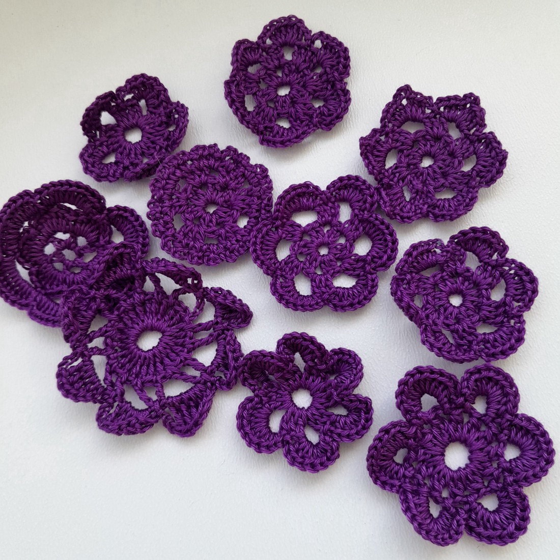 Pachet flori croșetate - 10 bucăți / pachet - violet închis - - Artynos.ro Pachet flori croșetate - 10 bucăți / pachet - violet închis - - Artynos.ro