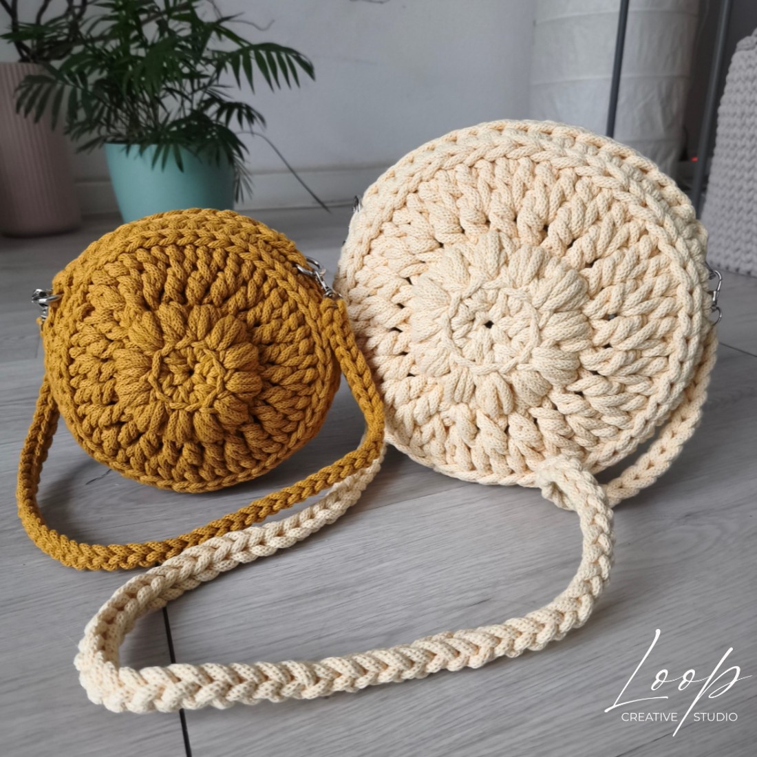 Set de genți Flora croșetate pentru mamă și fiică � genți crossbody cu model floral boem, cadou artizanal - genți și portofele - genți de mână și umăr - geantă crossbody - Artynos.ro