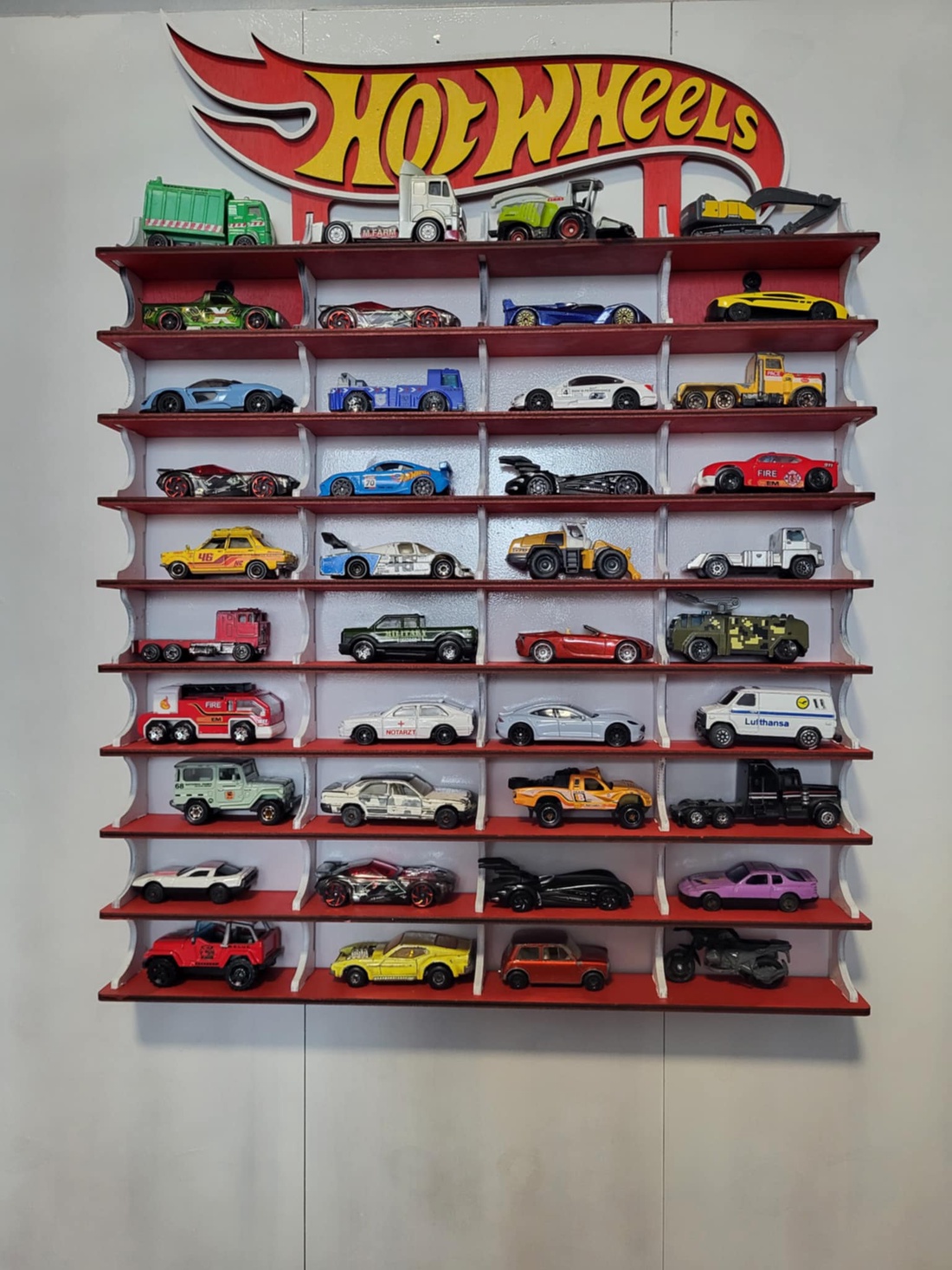 Suport Hot Wheels - jucării și echipamente pentru copii - mașini mici, vehicule - mașinuță de jucărie - Artynos.ro Suport Hot Wheels - jucării și echipamente pentru copii - mașini mici, vehicule - mașinuță de jucărie - Artynos.ro