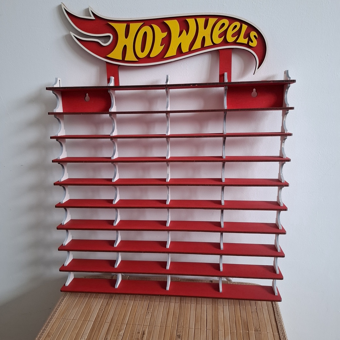 Suport Hot Wheels - jucării și echipamente pentru copii - mașini mici, vehicule - mașinuță de jucărie - Artynos.ro Suport Hot Wheels - jucării și echipamente pentru copii - mașini mici, vehicule - mașinuță de jucărie - Artynos.ro