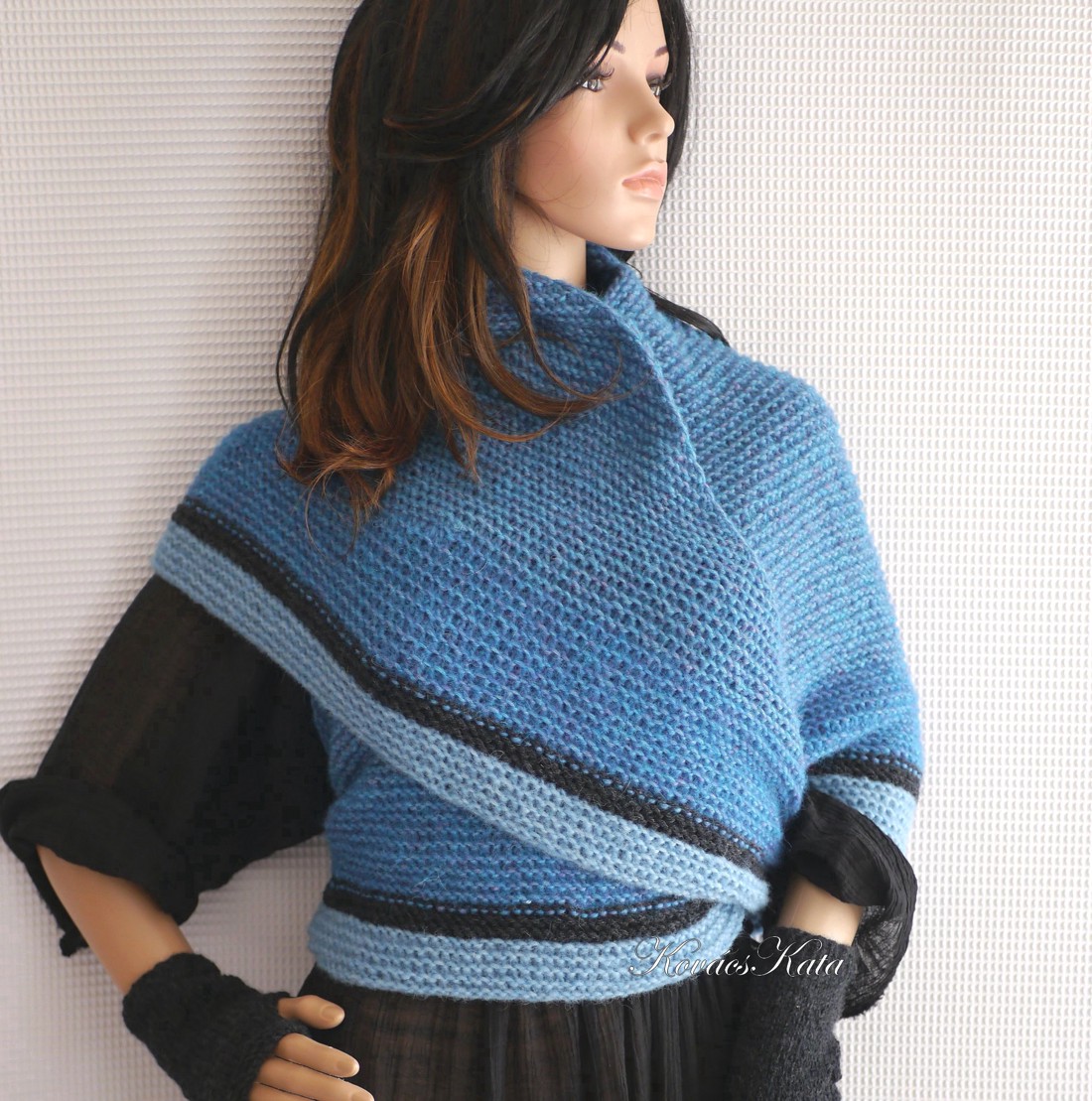 CLAIRE - șal exclusiv tricotat manual / albastru păun - îmbrăcăminte și modă - eșarfe, pălării, fularuri - șaluri - Artynos.ro