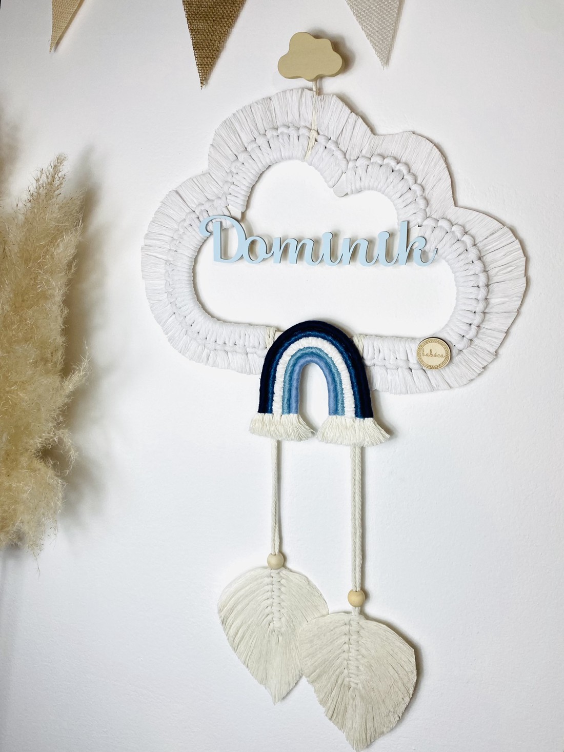 Nor macramé personalizat cu curcubeu și frunze decorare de perete (mic) - boyish - - Artynos.ro Nor macramé personalizat cu curcubeu și frunze decorare de perete (mic) - boyish - - Artynos.ro