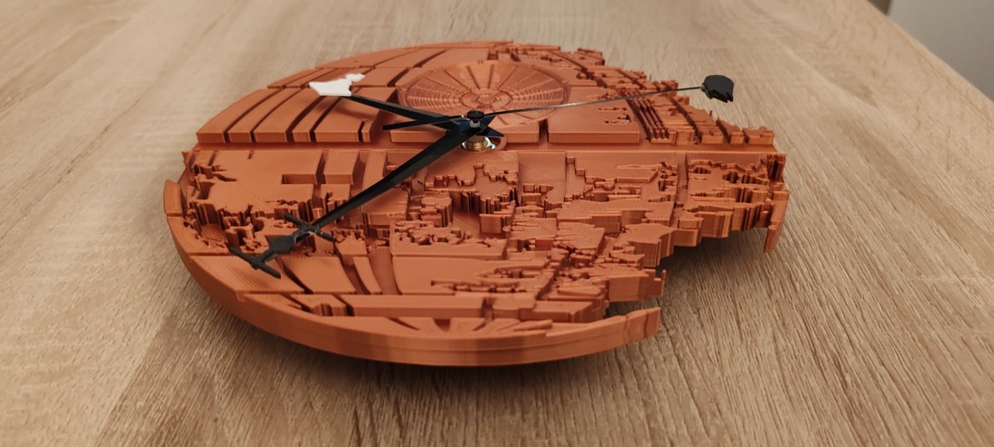 Ceas de perete Star Wars 3D din alamă -  - Artynos.ro