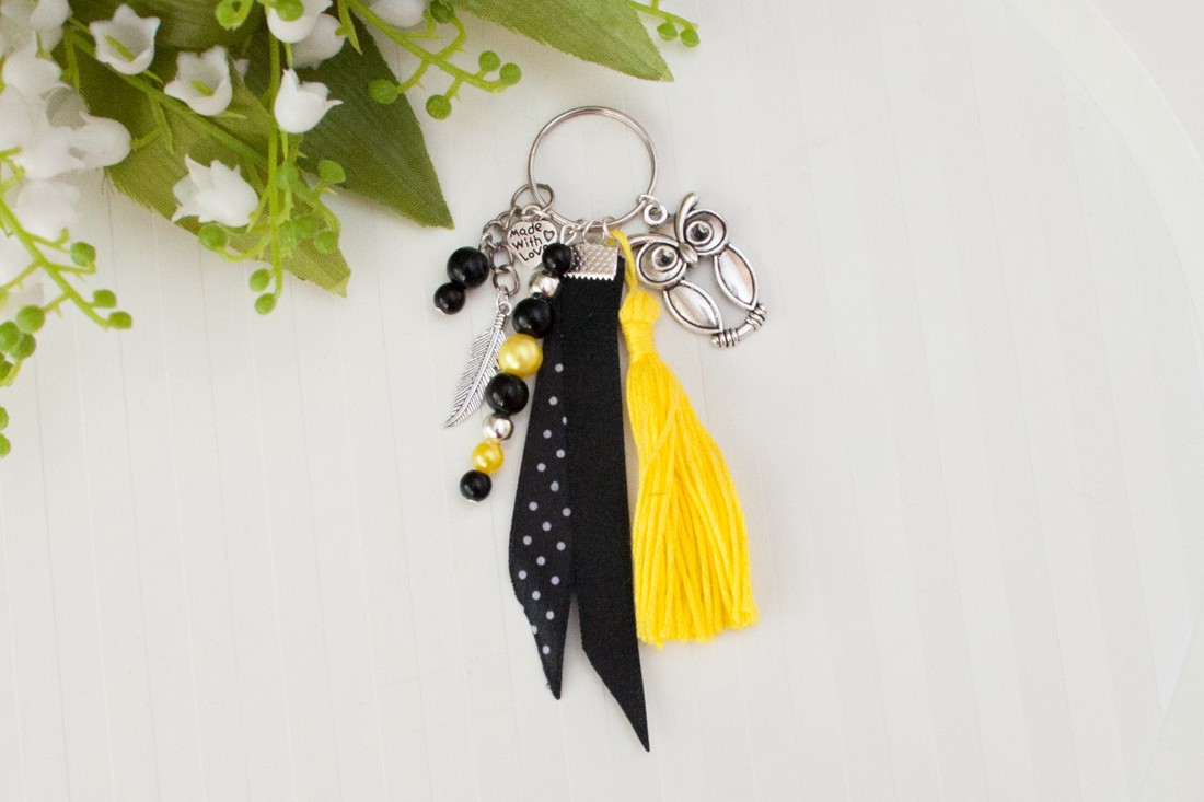Breloc, ornament pentru geantă - negru/galben cu bufniță -  - Artynos.ro