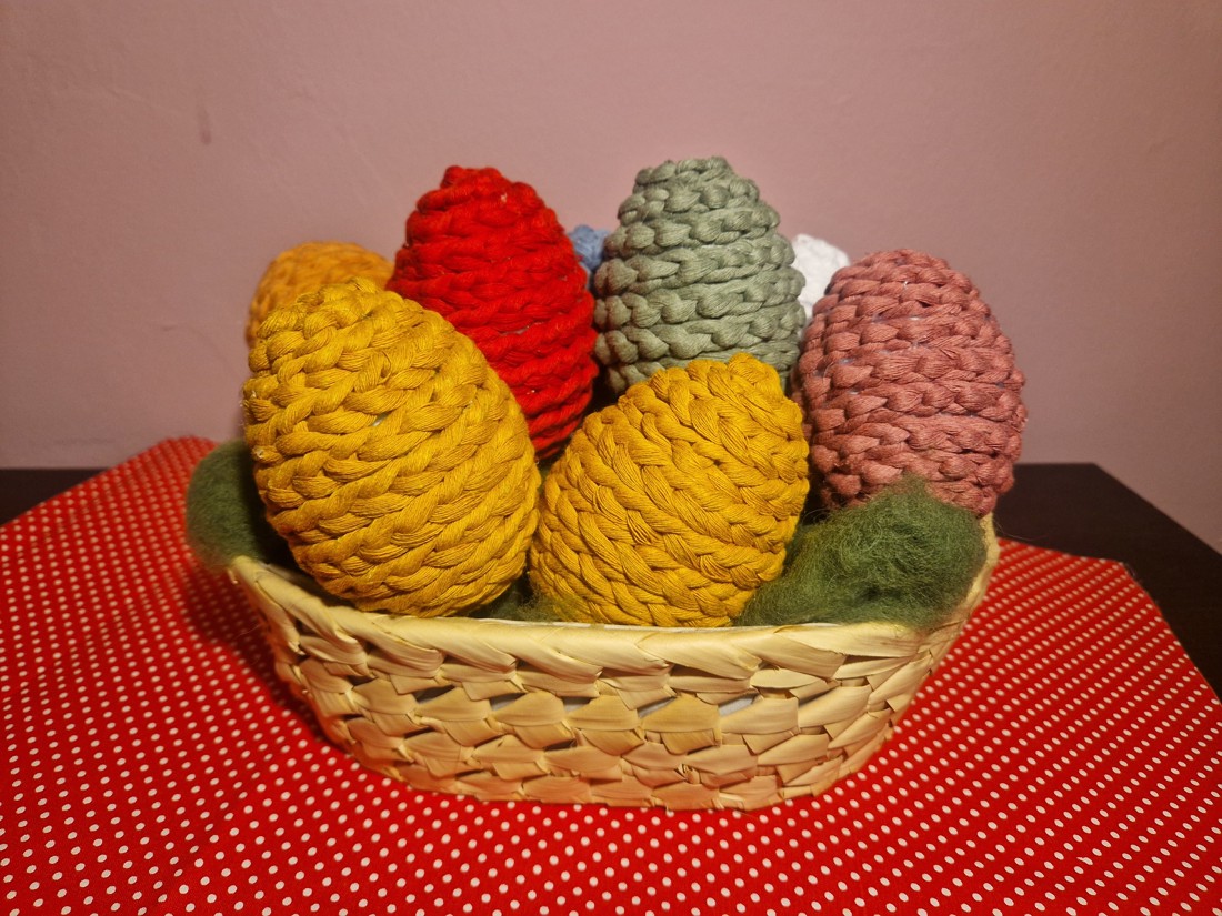 Ouă de Paște croșetate - decor de sărbători - decorațiuni de paște - ouă decorative - Artynos.ro