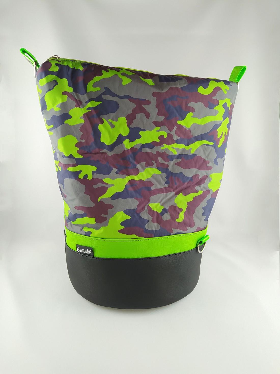 Rucsac / geantă laterală variabilă cu model de camuflaj CactusKA cu interior din plasă - - Artynos.ro Rucsac / geantă laterală variabilă cu model de camuflaj CactusKA cu interior din plasă - - Artynos.ro