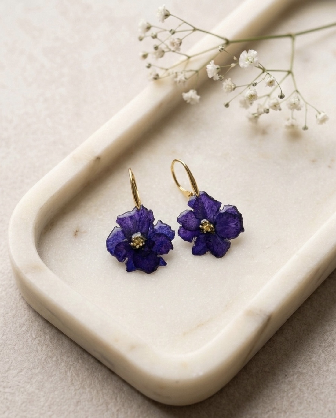 Cercei Handcrafted Flori Naturale și Aur 18K - bijuterii - cercei - cercei din rășină - Artynos.ro