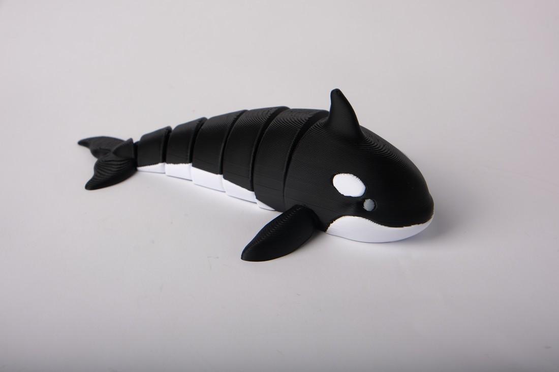 Figurină mobilă reprezentând o balenă ucigașă � imprimată 3D -  - Artynos.ro