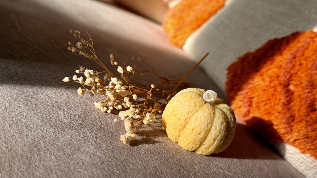 Lumânare în formă de dovleac fabricată din ceară de soia - casă & stil de viață - lumânări, parfumuri, arome - lumânare - lumânări artizanale - Artynos.ro