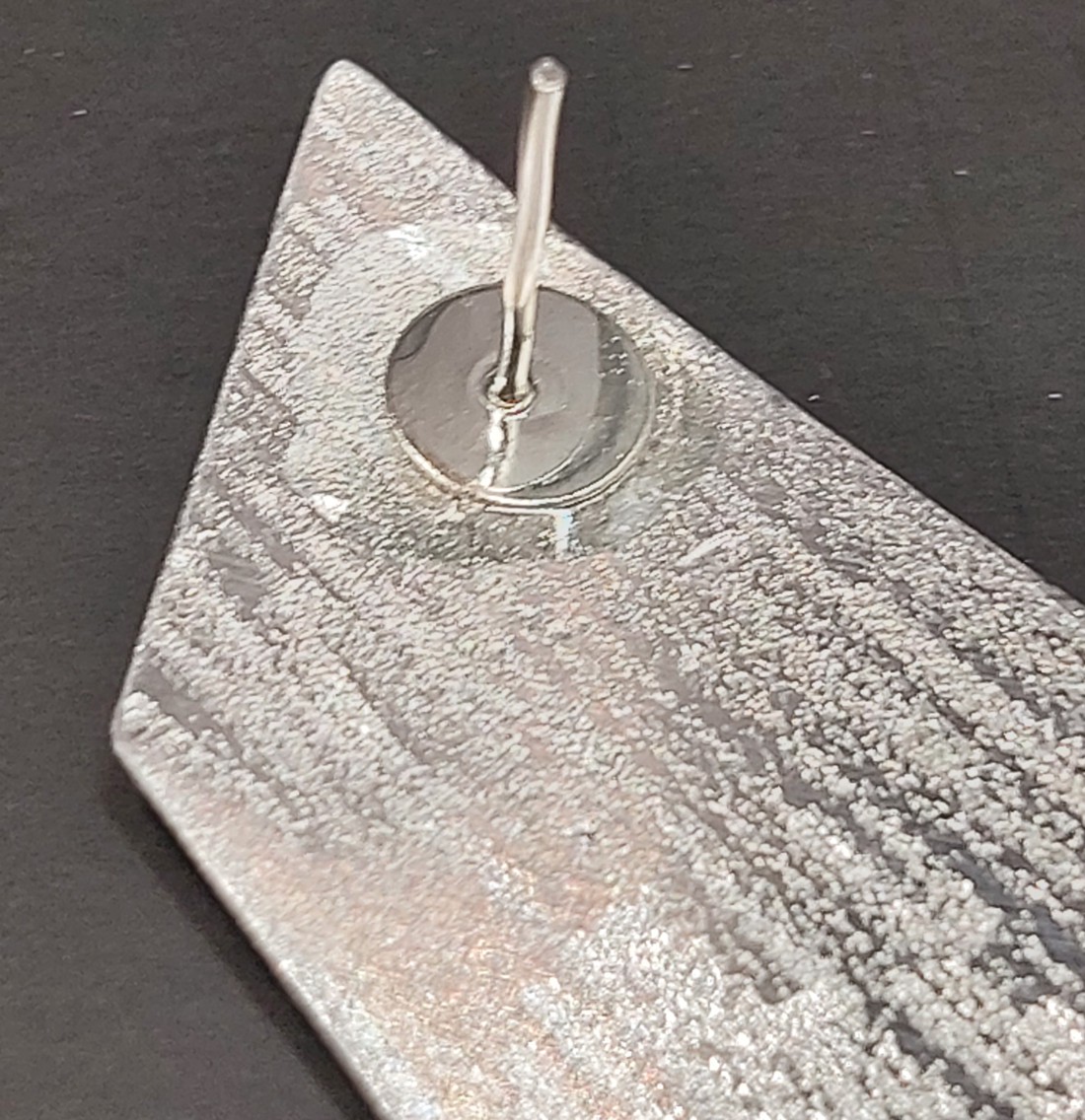 Cercei minimaliști din aluminiu - bijuterii - cercei cu figurine - Artynos.ro Cercei minimaliști din aluminiu - bijuterii - cercei cu figurine - Artynos.ro