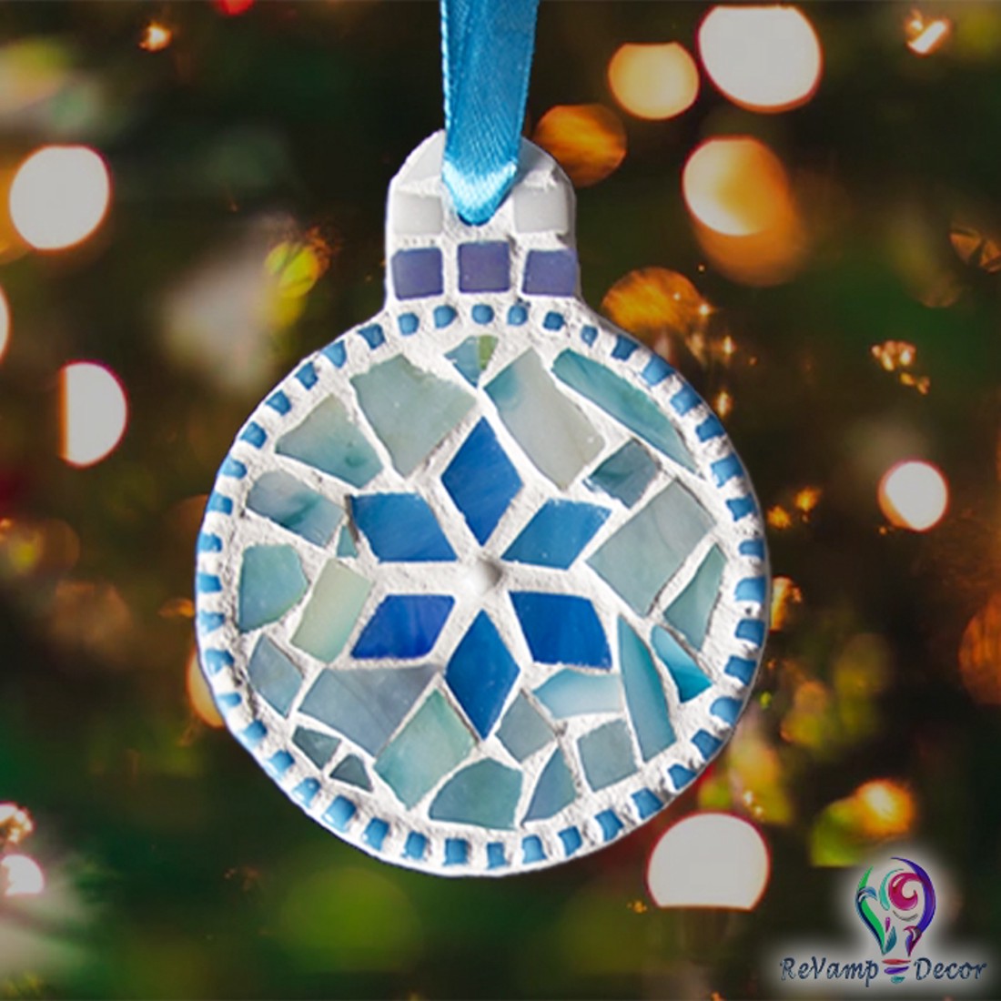 Ornament din mozaic de sticlă pentru pomul de Crăciun - - Artynos.ro Ornament din mozaic de sticlă pentru pomul de Crăciun - - Artynos.ro