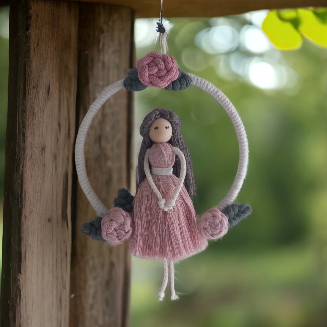 Decor de perete cu trandafiri macramé păpușă - - Artynos.ro Decor de perete cu trandafiri macramé păpușă - - Artynos.ro