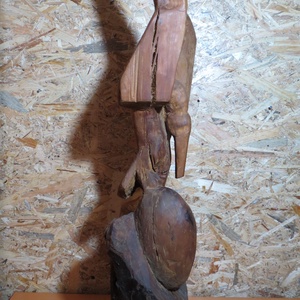 pasare pe ou sculptură - arte vizuale și accesorii  - sculptură - statuie lemn - Artynos.ro