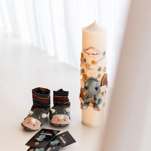 Lumânare botez cu figurina Dino - jucării și echipamente pentru copii - daruri de botez - Artynos.ro