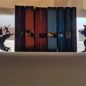 Sculptura de carte Harry Potter si Talismanele Mortii (Harry Potter and the Deathly Hallows), Casa & Stil de viata, Accesorii pentru decorat casa, Decoratiuni de masa si decoratiuni pentru rafturi , Suport carte, , ARTYNOS