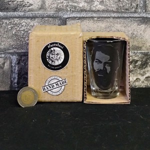 Pahar de băuturi spirtoase din sticlă, cu model Bud Spencer, gravat manual  -  - Artynos.ro